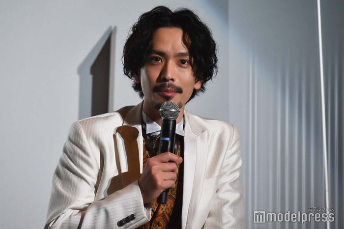 黒羽麻璃央 (C)モデルプレス