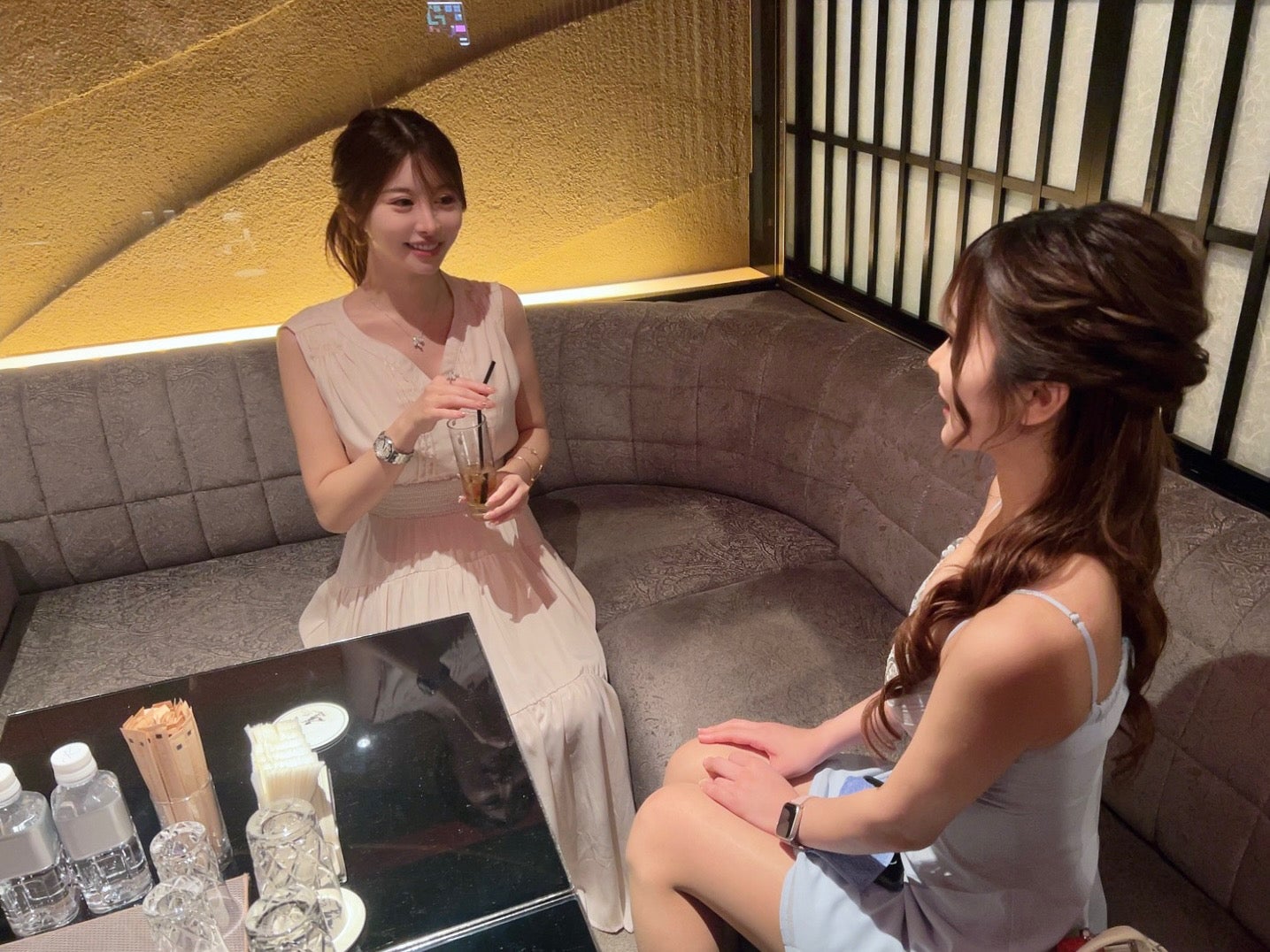 親身になってキャストの相談に乗る藤咲めい（提供画像）