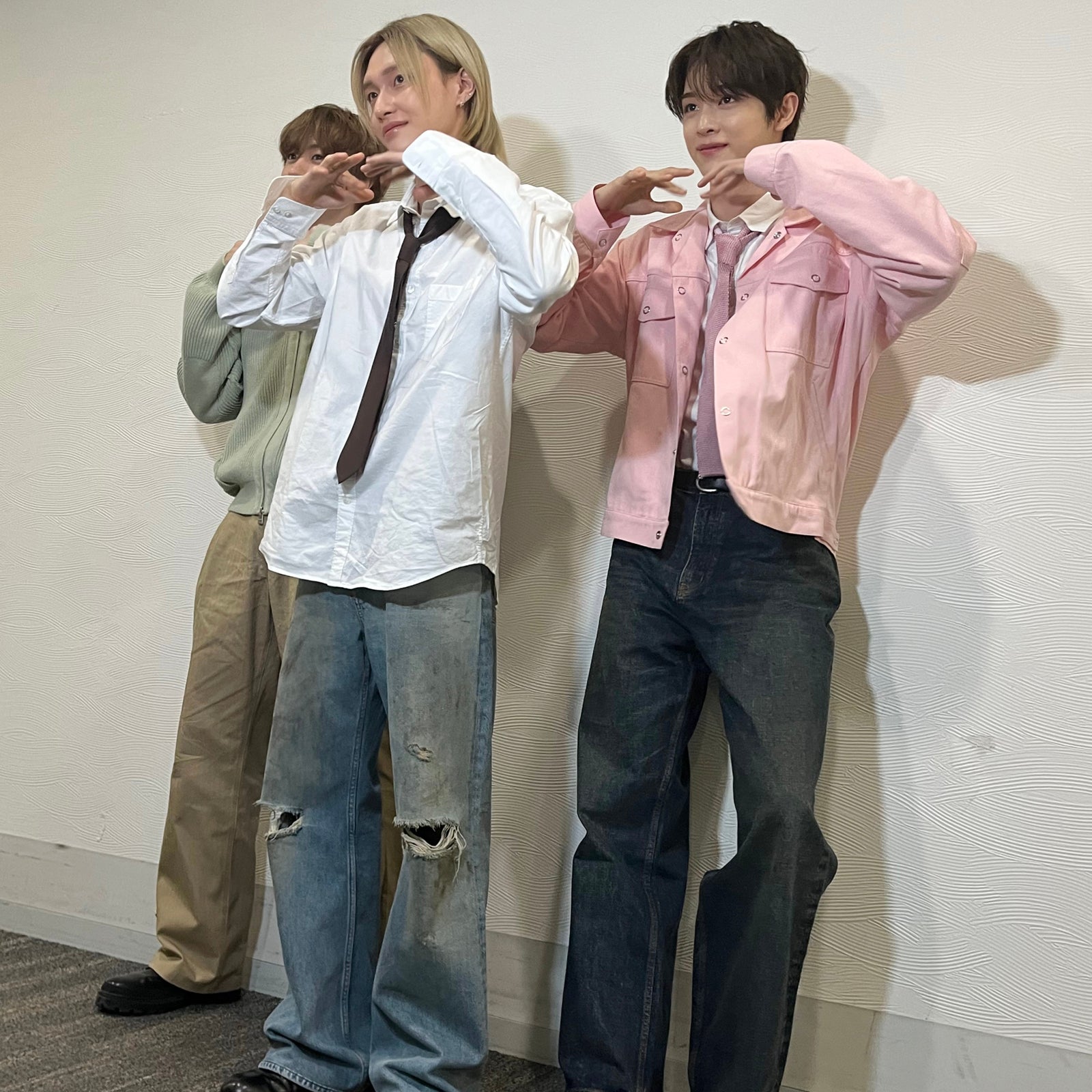 アントン、ウォンビン、ソンチャン／RIIZE「ミュージックステーション」裏側の様子（提供写真）