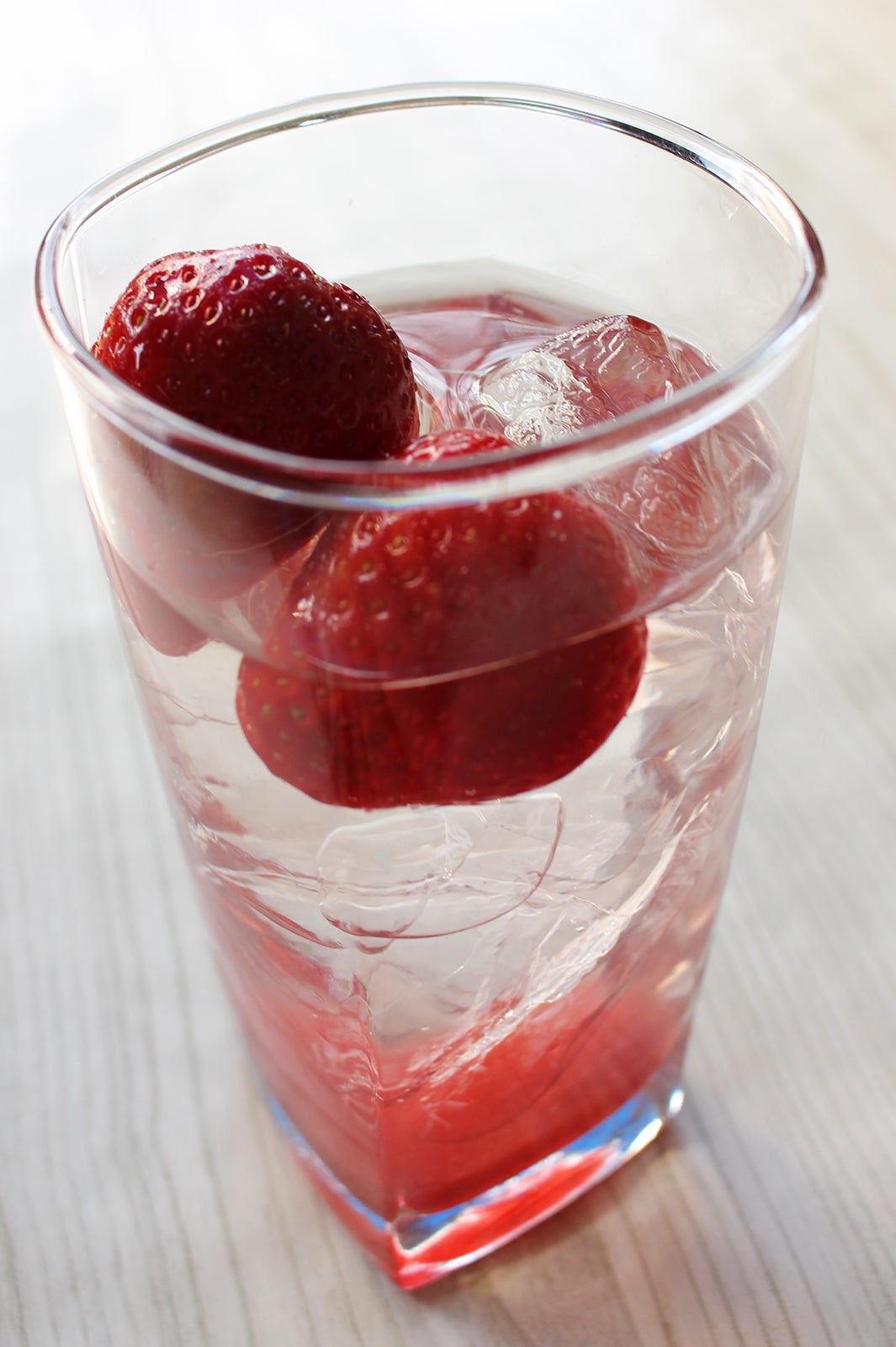 いちごサワー／画像提供：横浜赤レンガ