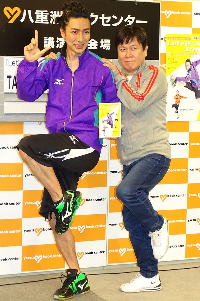 (左から)TAKAHIRO、声優・三ツ矢雄二氏