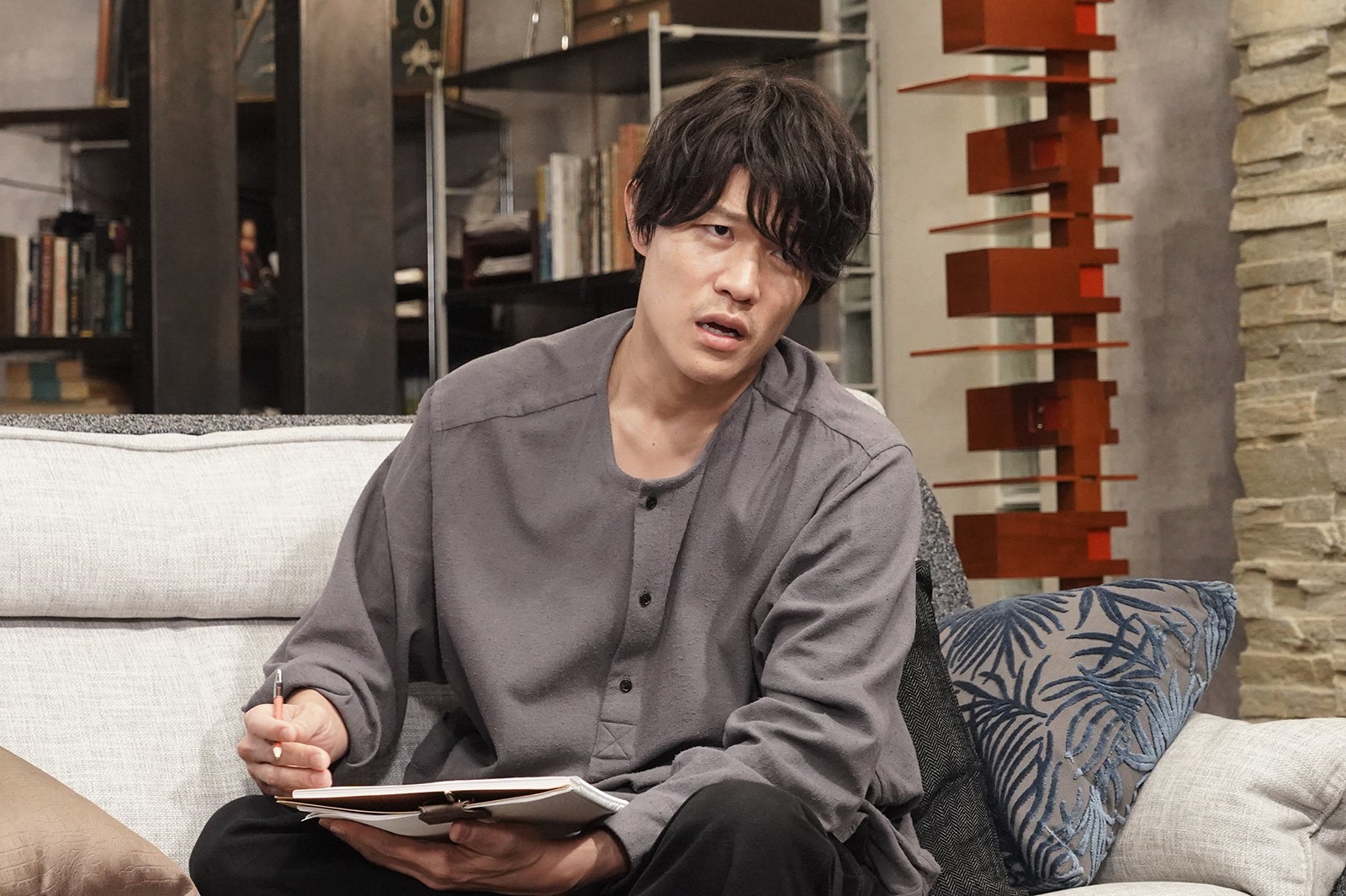 鈴木亮平「レンアイ漫画家」第4話より（C）フジテレビ