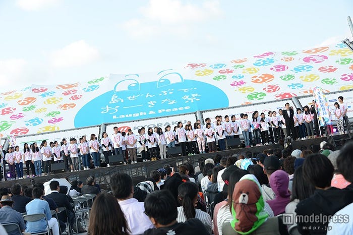 クロージングセレモニーの様子/映画祭の開催をサポートした各地の応援団ボランティアが集結