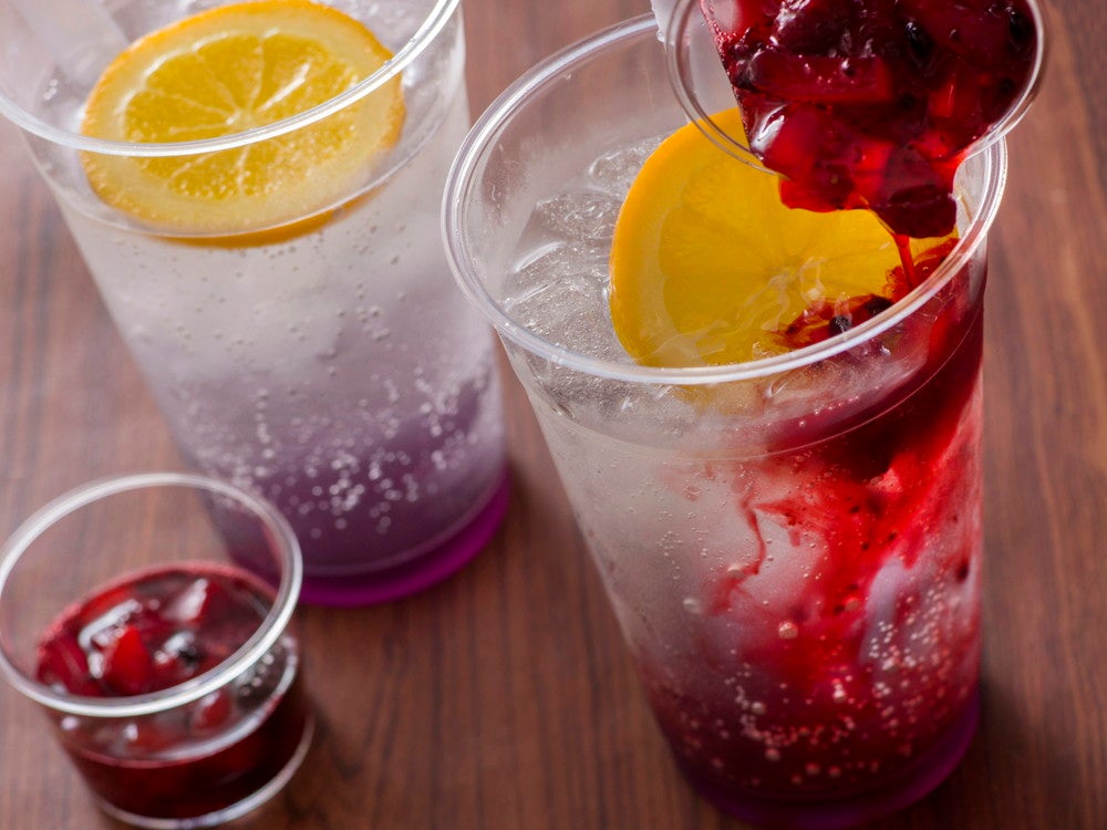 スパークリングドリンク（バイオレットシロップ）600円／販売店舗：カフェ・ポルトフィーノ（C）Disney