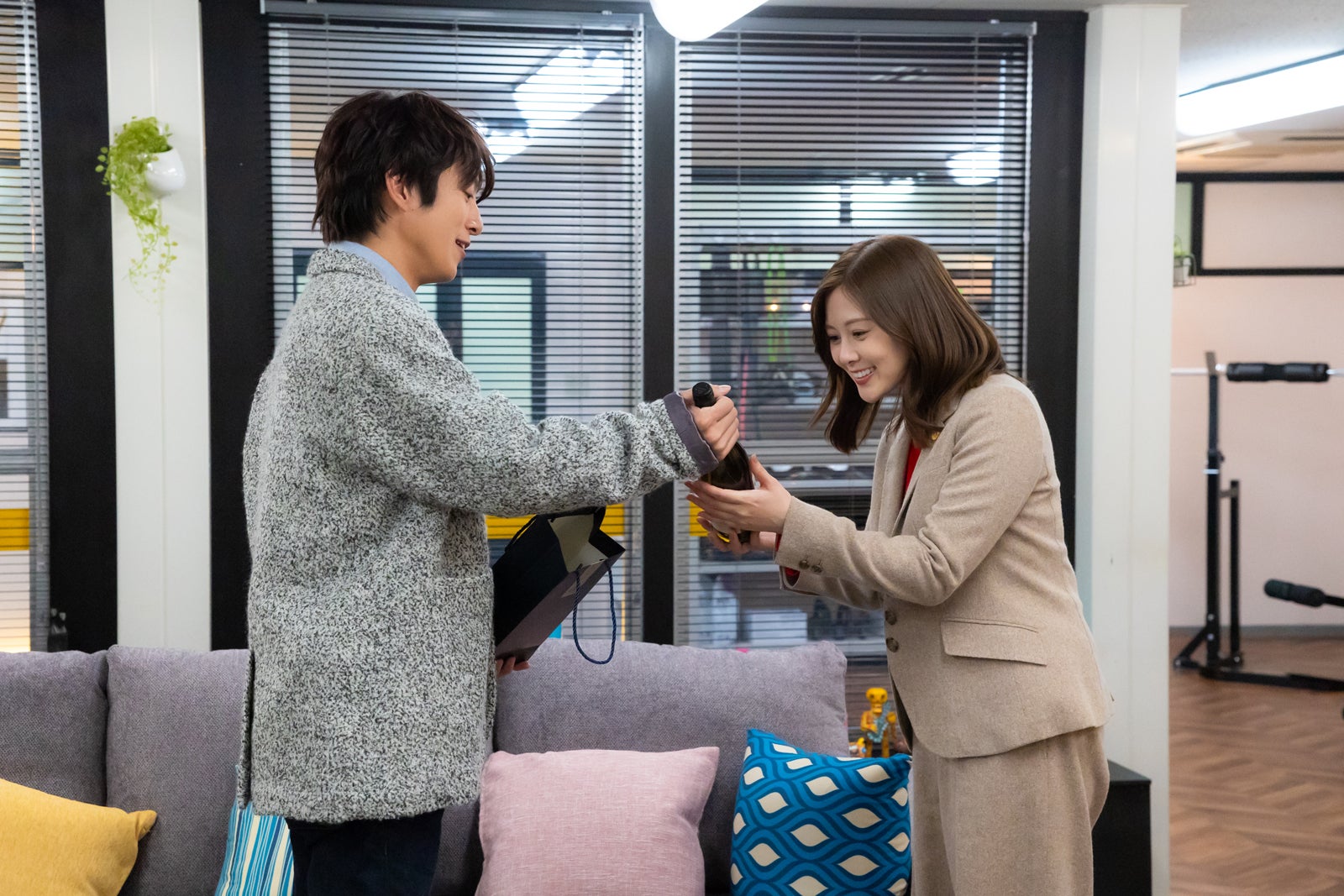 溝端淳平、白石麻衣（C）テレビ朝日