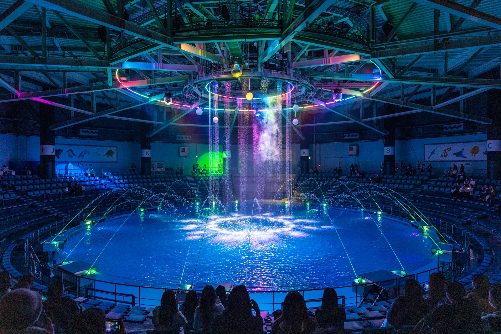 SEVENTEEN 'FOLLOW' THE CITY NIGHT AQUARIUM（C）HYBE JAPAN