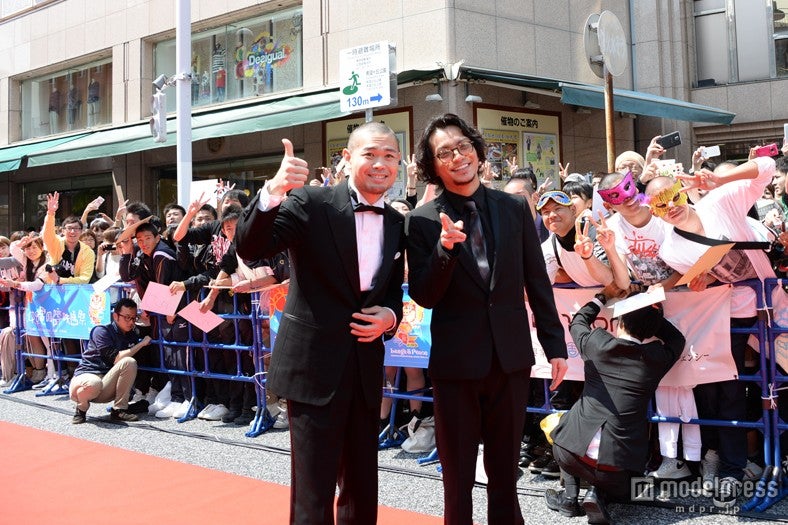 （左より）品川ヒロシ監督、田中聖