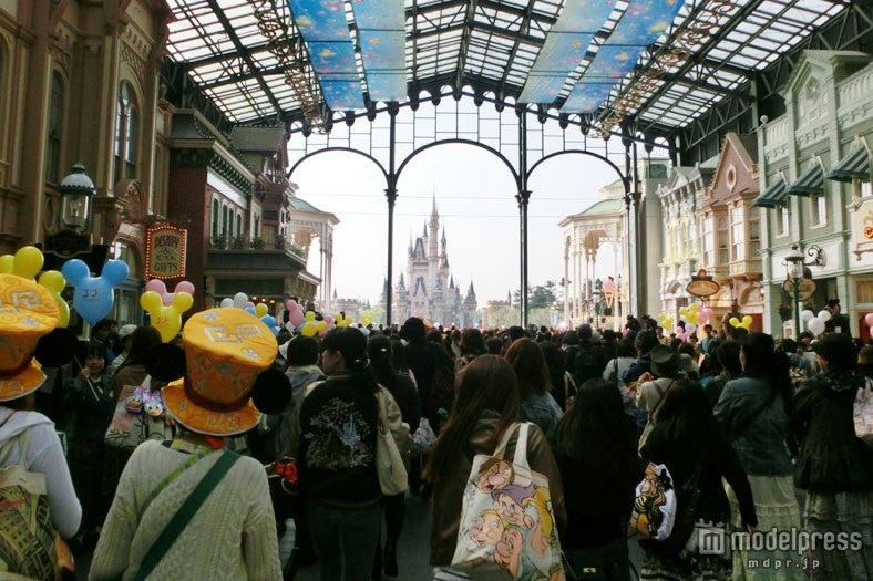 ワールドバザール内は大混雑