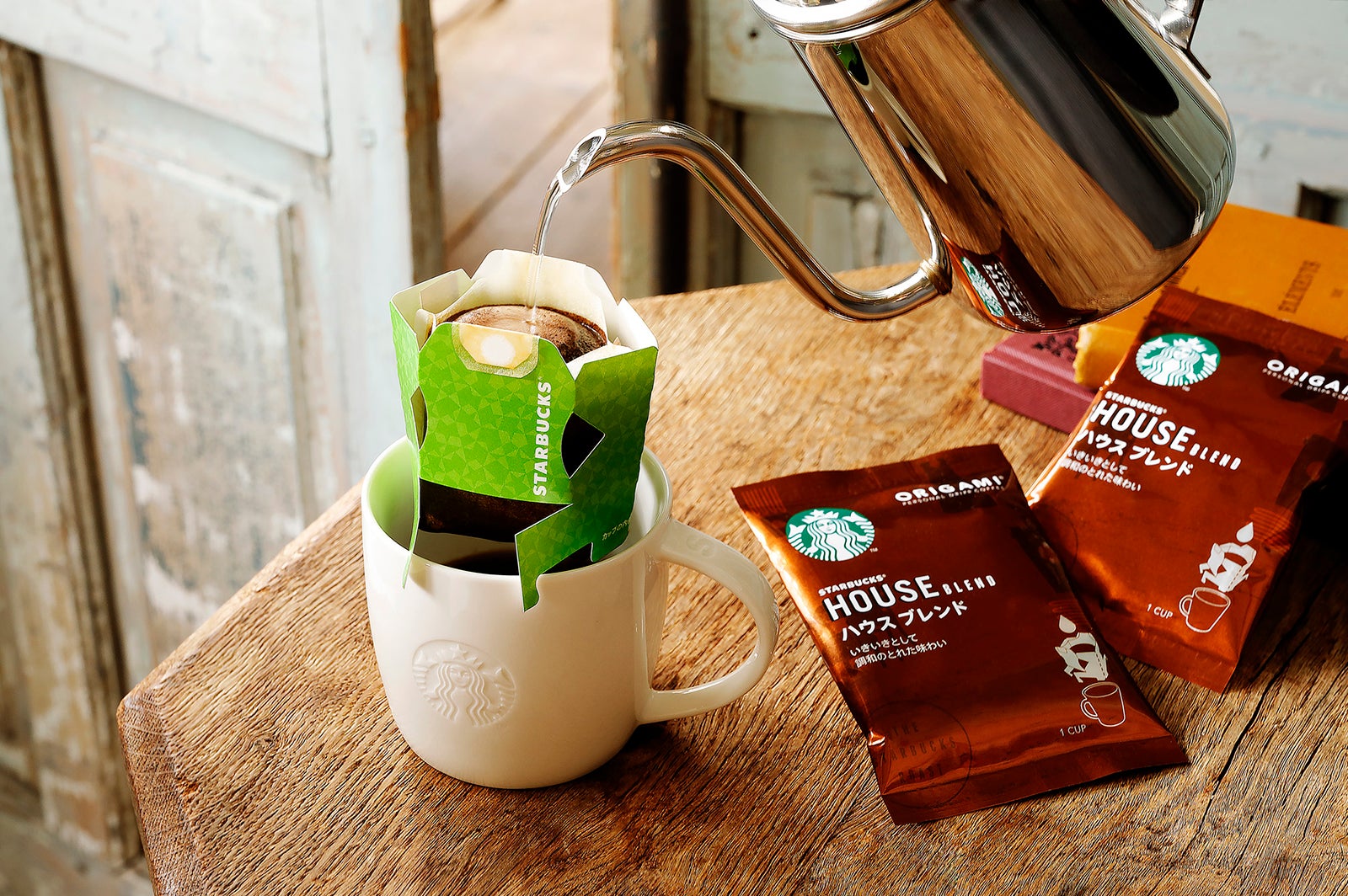 お湯を注ぐときは丁寧にゆっくりと