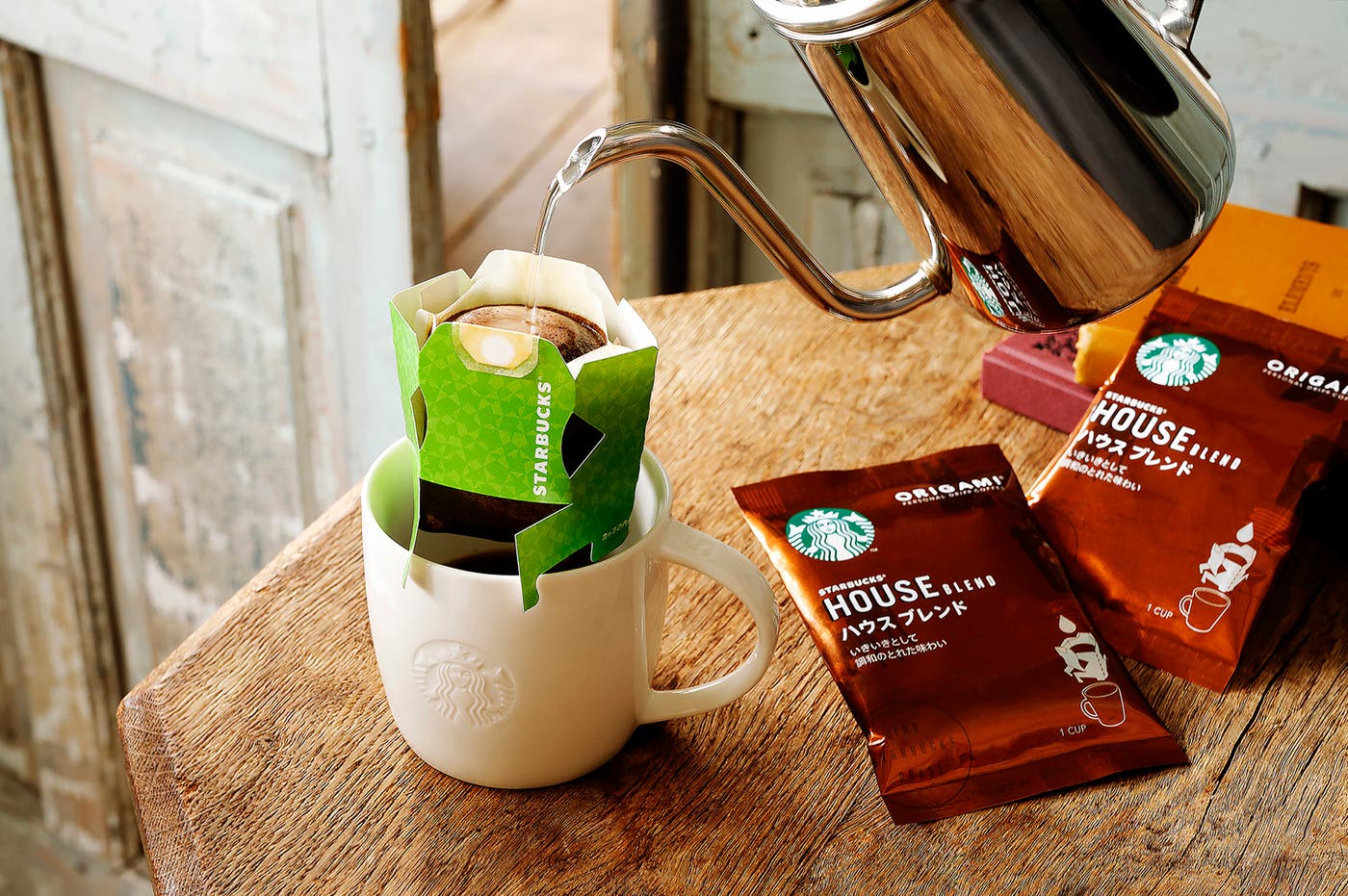 お湯を注ぐときは丁寧にゆっくりと