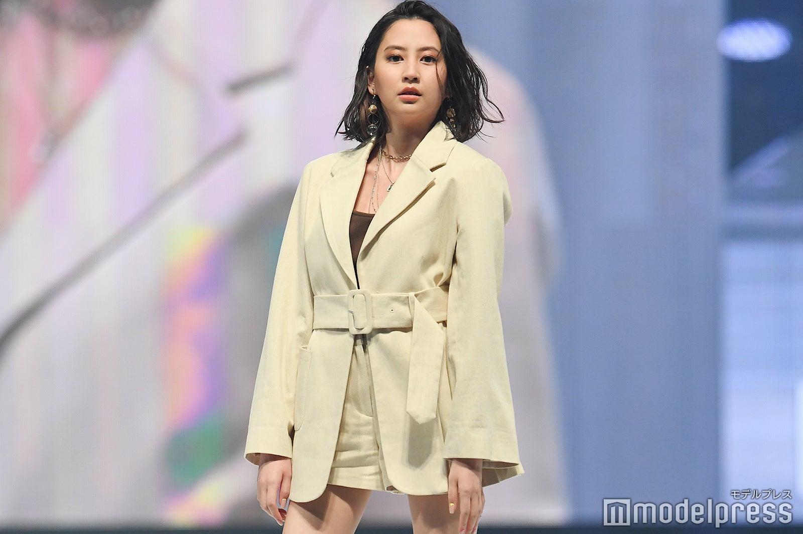 河北麻友子、超絶美脚全開で圧巻ランウェイ　ショートパンツで春のトレンドコーデ＜神コレ2019S／S＞