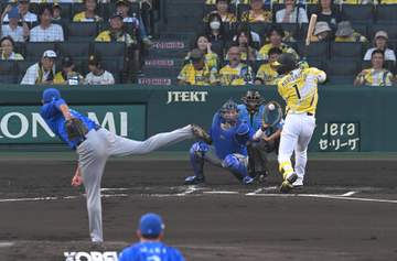 DeNA・藤浪晋太郎 初回の抜け球に甲子園が大きくどよめくも無失点発進 佐藤輝、大山から連続空振り三振 4年ぶりの聖地登板で投球練習中から大歓声