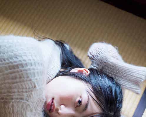 AKB48横山由依、ゆるニット×色っぽい視線にドキッ