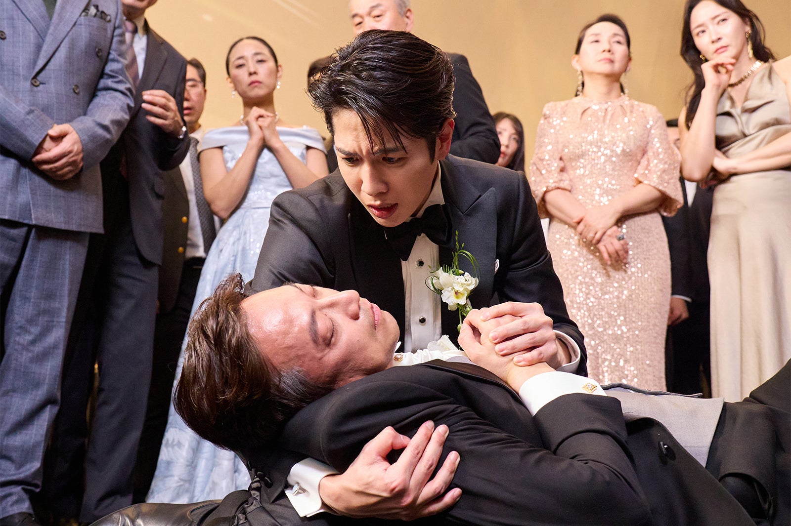 オ・マンソク、志尊淳「10回切って倒れない木はない」第1話（C）日本テレビ