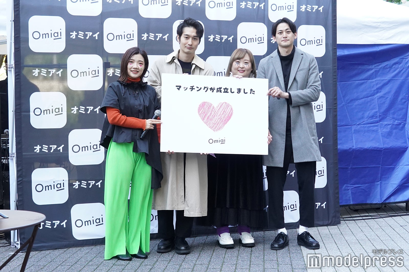 モデルと並ぶ福田麻貴、かなで／3時のヒロイン（C）モデルプレス