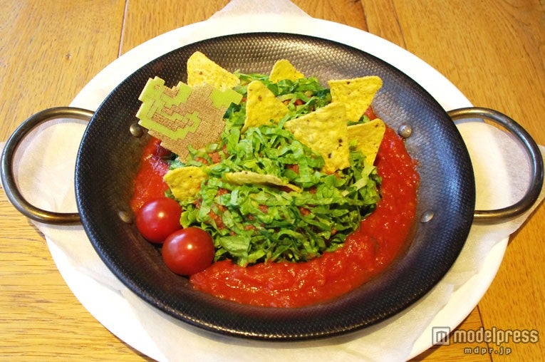 クッパ・タコライス＜ドリンクセット＞￥1575（税抜き）（C）1985 Nintendo