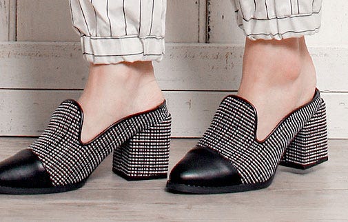 アーモンドトゥチャンキーヒールミュールパンプス「salus」2,999円(税込)/画像提供:salus