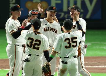 記念球がバッティング プロ初セーブの巨人・田中瑛斗「どっかのボールを代用しようかな（笑）」 ルーキー竹丸が開幕投手でプロ初勝利