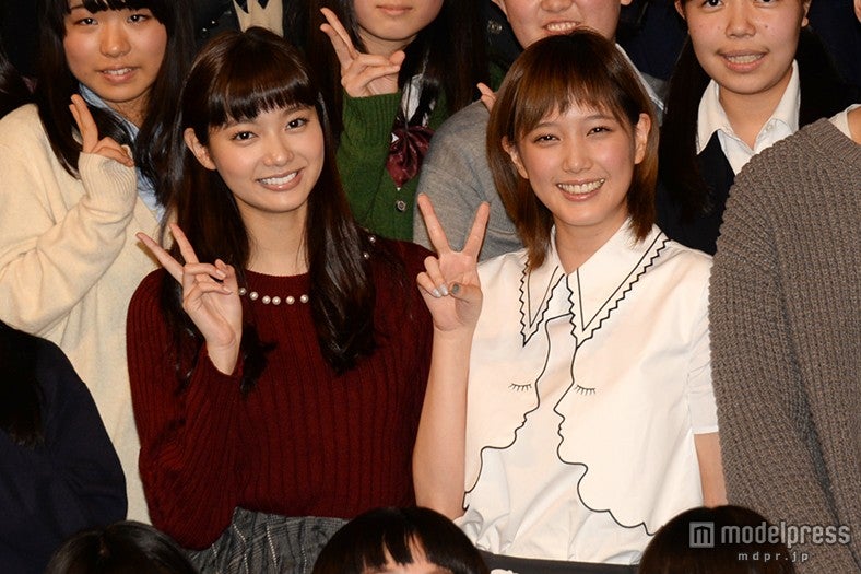 （左より）新川優愛、本田翼