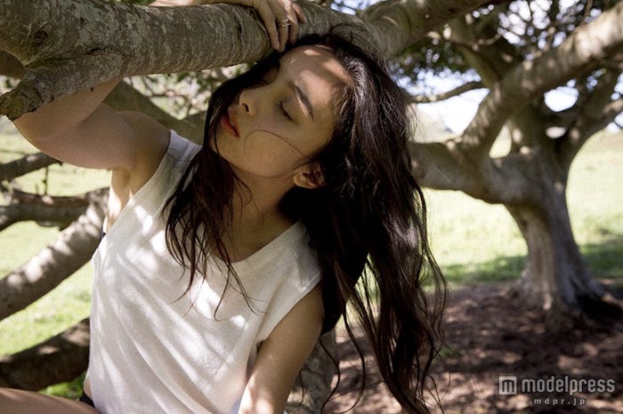 石田ニコル/ファーストフォトブック『NICOLE』より/画像提供:宝島社