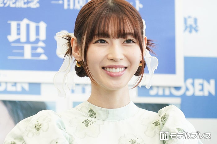 白石聖、水着姿で色気溢れる 入水ショットに反響「セクシー」「なんて素敵」