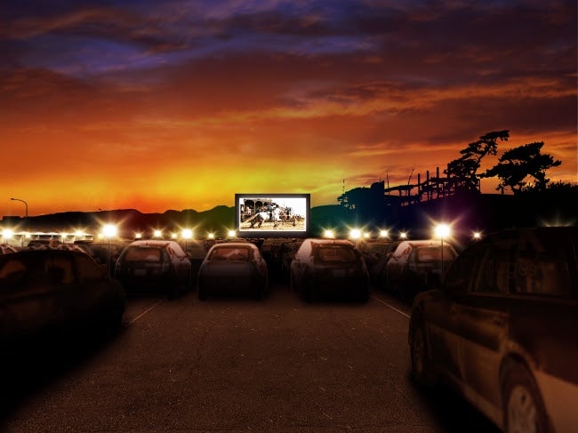 映画みたいにロマンティック！大磯ロングビーチ駐車場が一夜限りの野外シアターに／画像提供：KINGBEAT