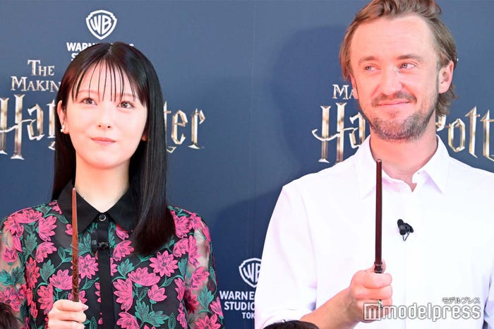 浜辺美波、トム・フェルトン(C)モデルプレス