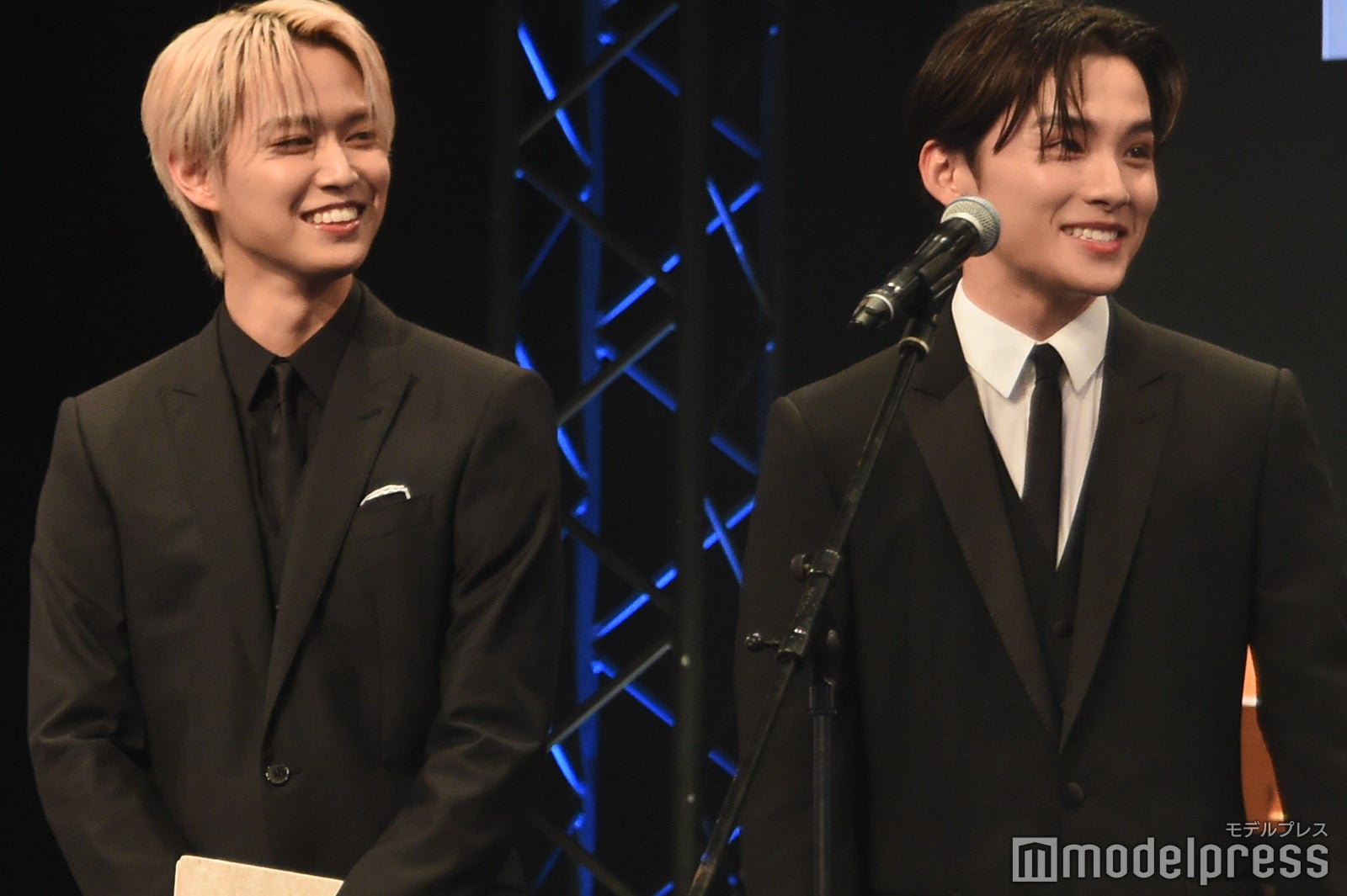 白岩瑠姫、川西拓実（C）モデルプレス