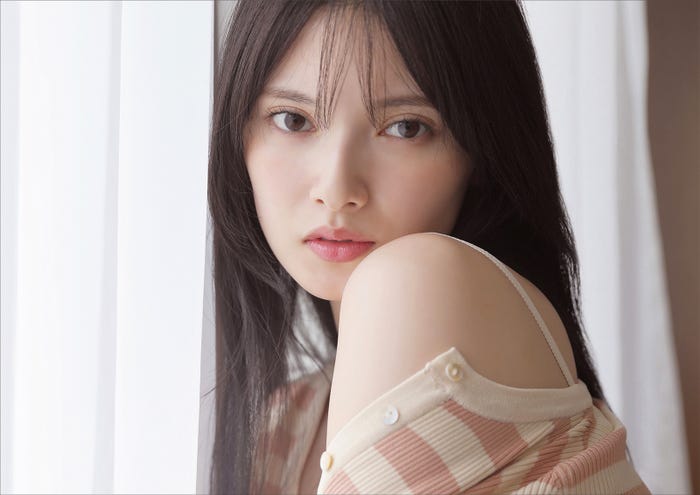 青島心/新宿地下道に掲出の超巨大グラビアポスター(C)週刊プレイボーイ/集英社