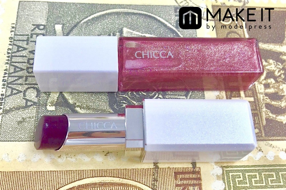 （上から）CHICCA／メスメリック グロスオン／16 ピンクエレファント、CHICCA／メスメリック リップスティック／35 グレープ (C)メイクイット