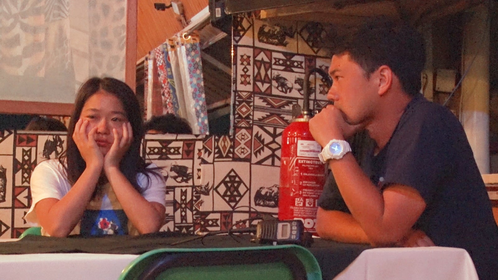 ゆいな、井上ディレクター「あいのり：African Journey」第14話より（C）フジテレビ