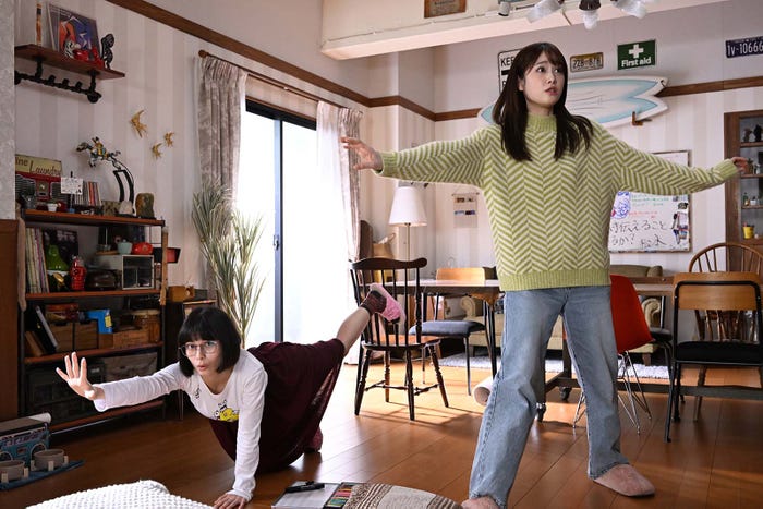 大久保桜子、髙橋ひかる「リビングの松永さん」第3話より(C)カンテレ