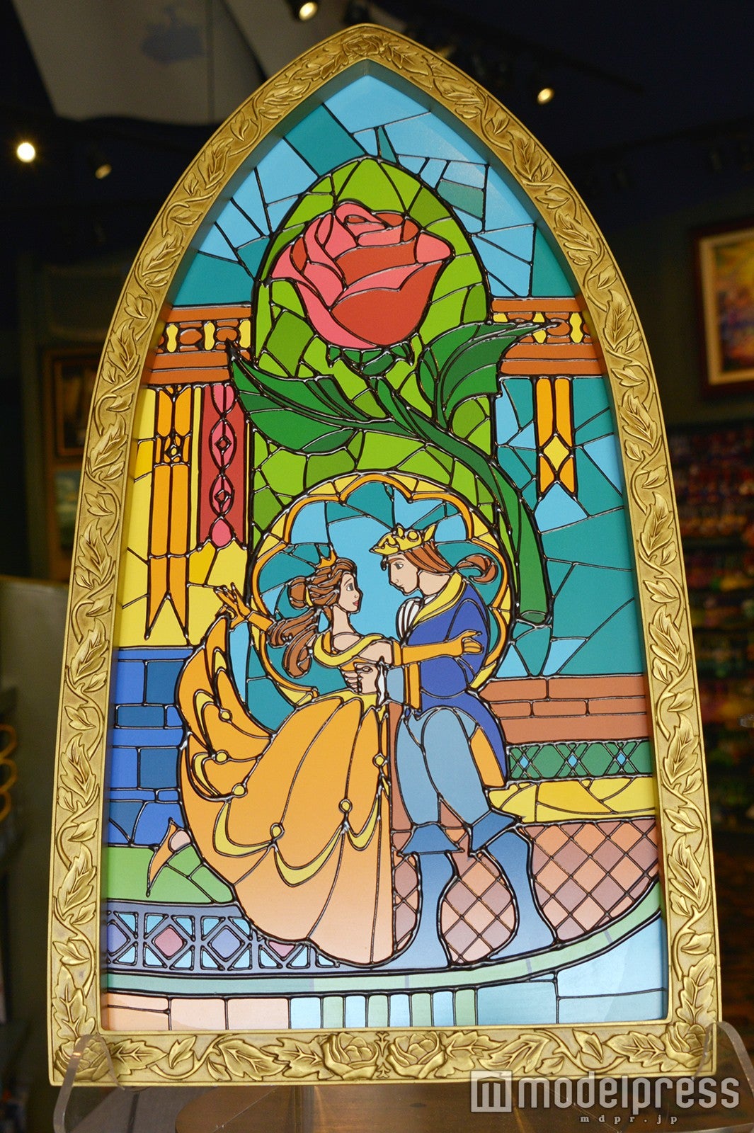 ステンドグラス風オブジェ（C）モデルプレス