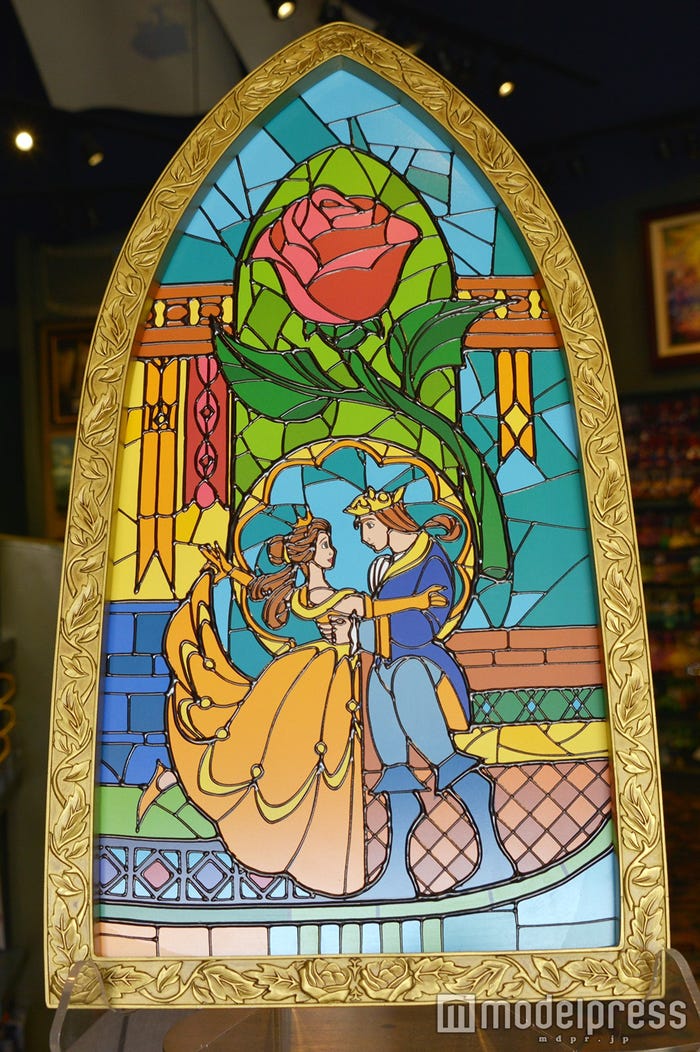 ステンドグラス風オブジェ(C)モデルプレス