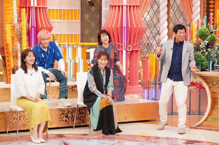 磯山さやか、兼近大樹、佐藤仁美、磯野貴理子、明石家さんま(C)フジテレビ