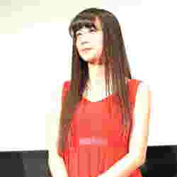 変態仮面 舞台挨拶でギリギリトーク ヒロイン役の美少女も興奮 モデルプレス