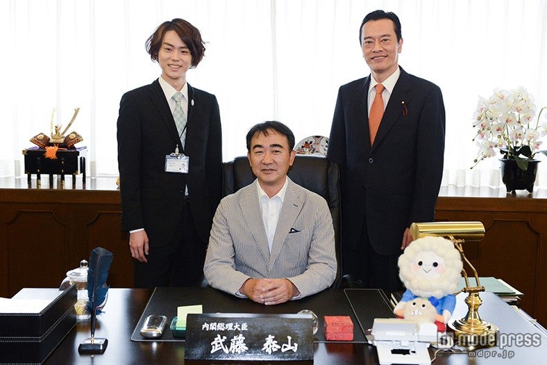 左より：菅田将暉、池井戸潤、遠藤憲一（C）テレビ朝日