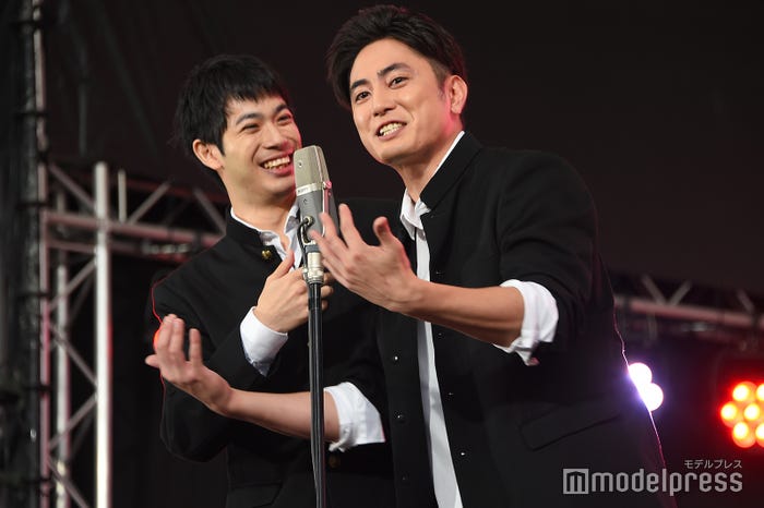 漫才を披露した渡辺大知&間宮祥太朗(C)モデルプレス