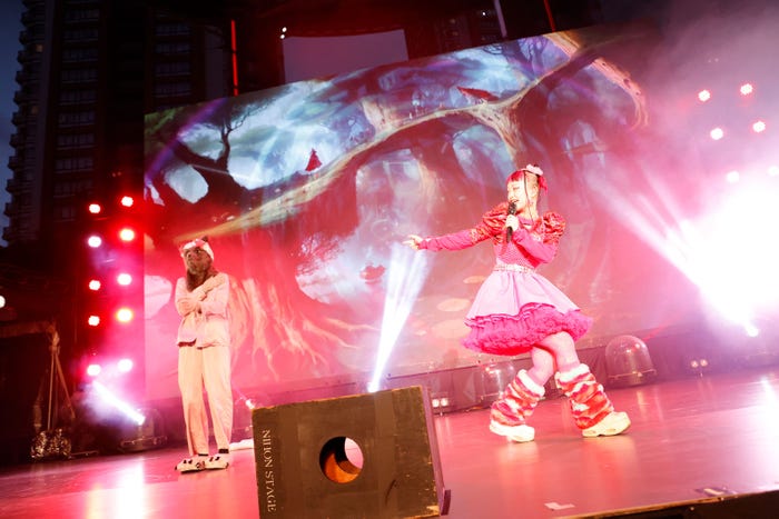 オオカミと詩羽/Photo by アンザイミキ