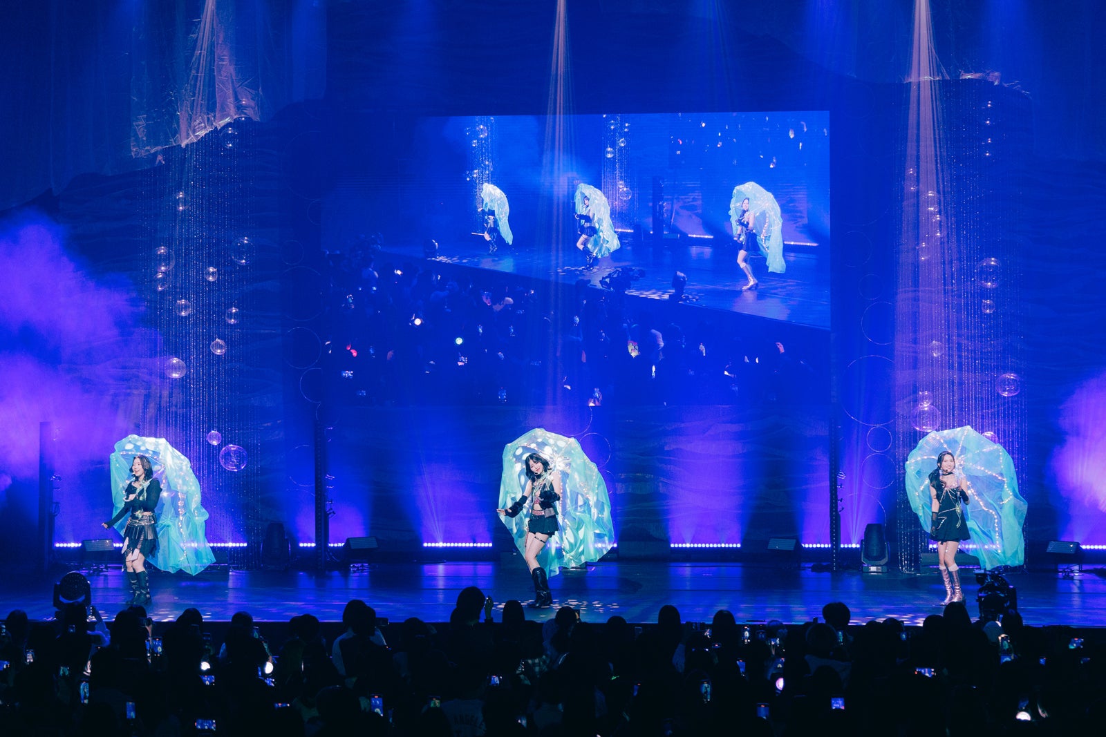 IS:SUE（C）LAPONE GIRLS