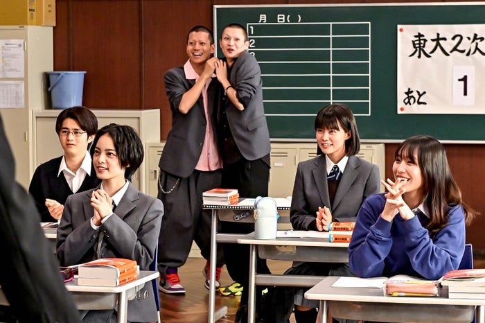 鈴鹿央士、平手友梨奈、西山潤、西垣匠、志田彩良、南沙良「ドラゴン桜」最終話より(C)TBS