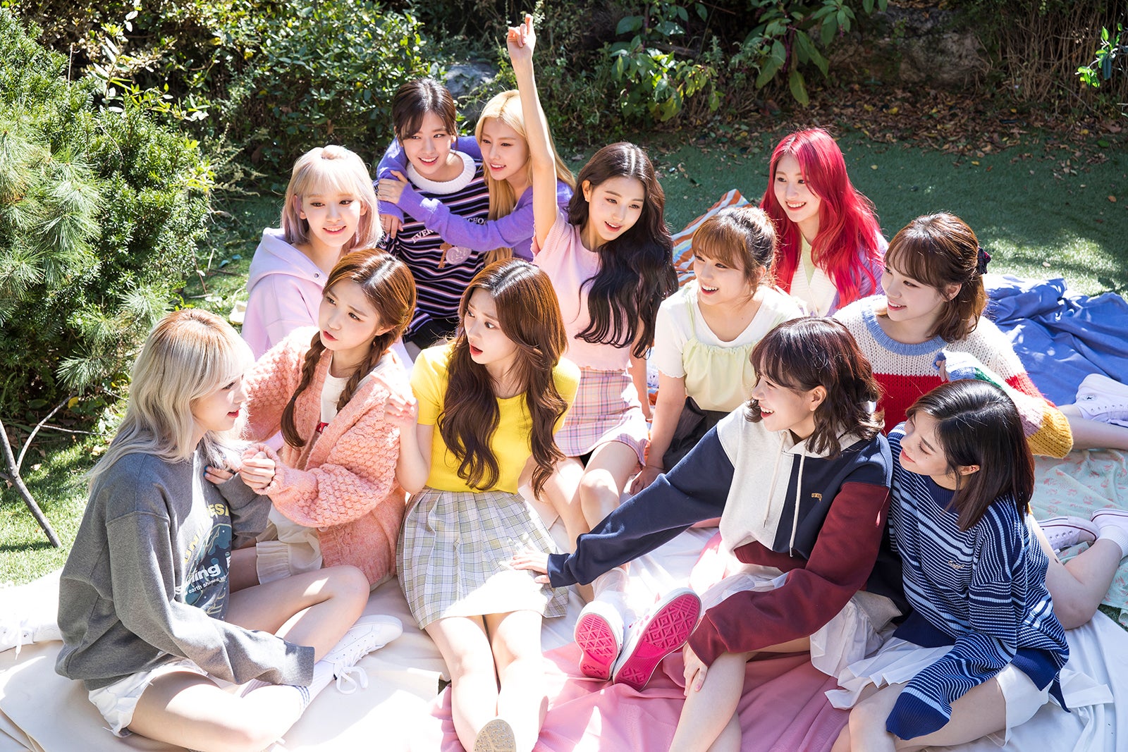 IZ*ONE、日本初のオリジナル写真集決定 美しさ際立つカットも