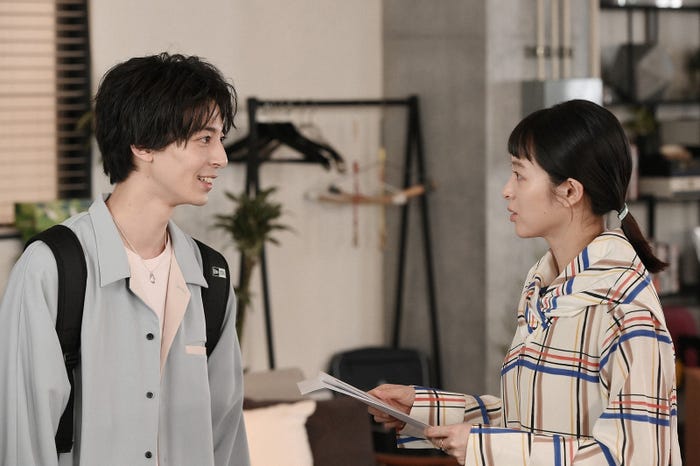 高杉真宙、清野菜名/「婚姻届に判を捺しただけですが」第3話より(C)TBS