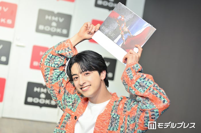 新原泰佑、ファンと至近距離で交流 “2週間半で5キロ減量”カレンダー撮影裏話＆「ハンサムライブ2024」も語る＜モデルプレス独占取材・レポ＞