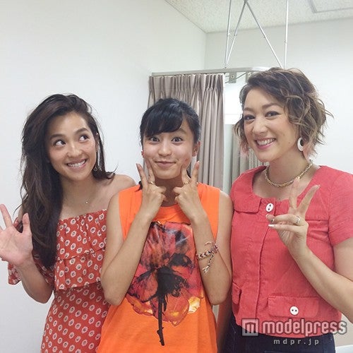 楽屋での様子（左から）中村アン、小島瑠璃子、SHELLY（画像提供：TBS）