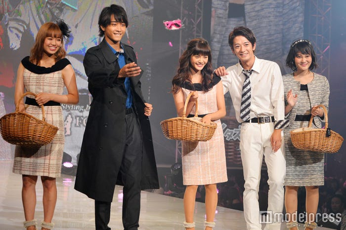 「イタズラなKiss THE MOVIE~ハイスクール編~」ステージ/(左から)山口乃々華、佐藤寛太、美沙玲奈、大倉士門、灯敦生(C)モデルプレス