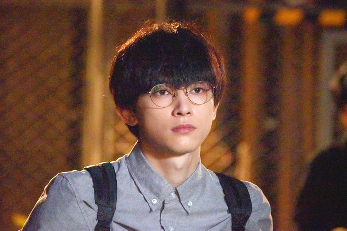 別人…!?メガネ男子の頼/映画『あのコの、トリコ。』撮影メイキングカット(c)2018 白石ユキ/小学館・「あのコの、トリコ。」製作委員会