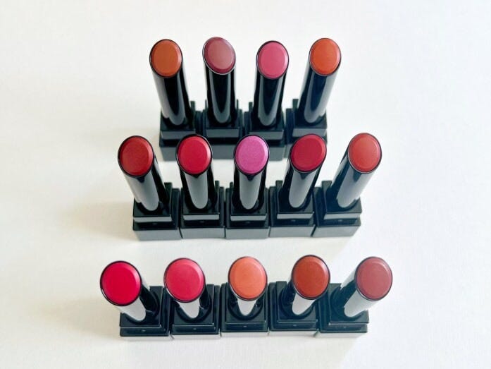 肌の色に合わせて選べる豊富なカラーバリエーション