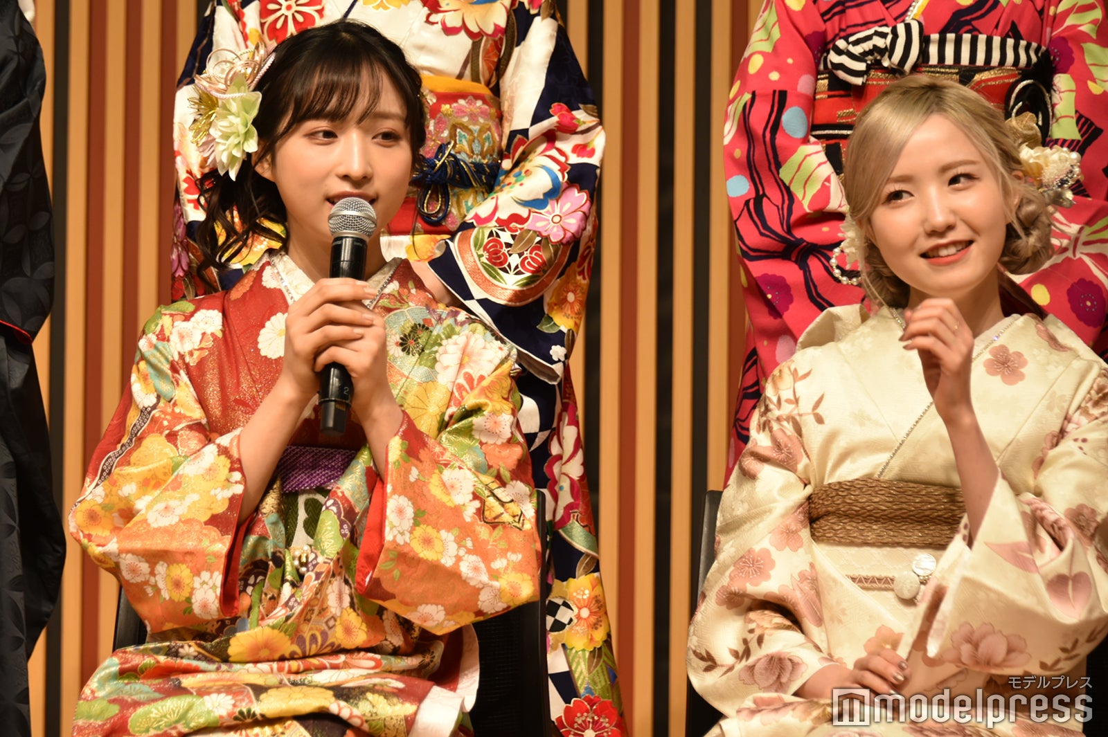 小栗有以のコメントに首をかしげる本田仁美 （C）モデルプレス