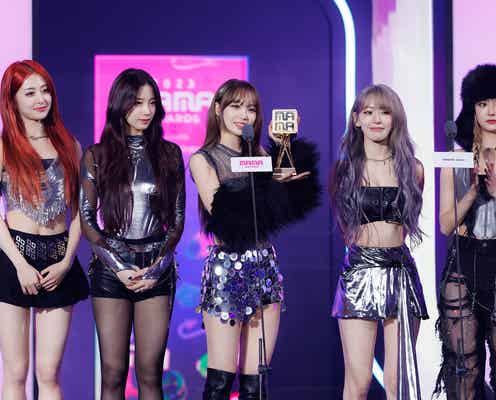 LE SSERAFIM「Favorite Dance Performance Female Group」受賞 投げキスで感謝伝える<2023 MAMA AWARDS DAY2>